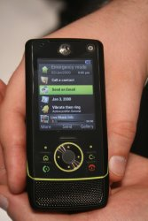 Illustration for article titled 3GSM 2007: I Heart Motorola's Z8 Banana-Slider and Q9 Smartphone